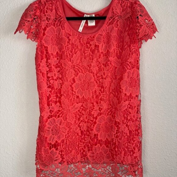 Simply Irresistible coral crochet short sleeve boho blouse - Picture 4 of 7